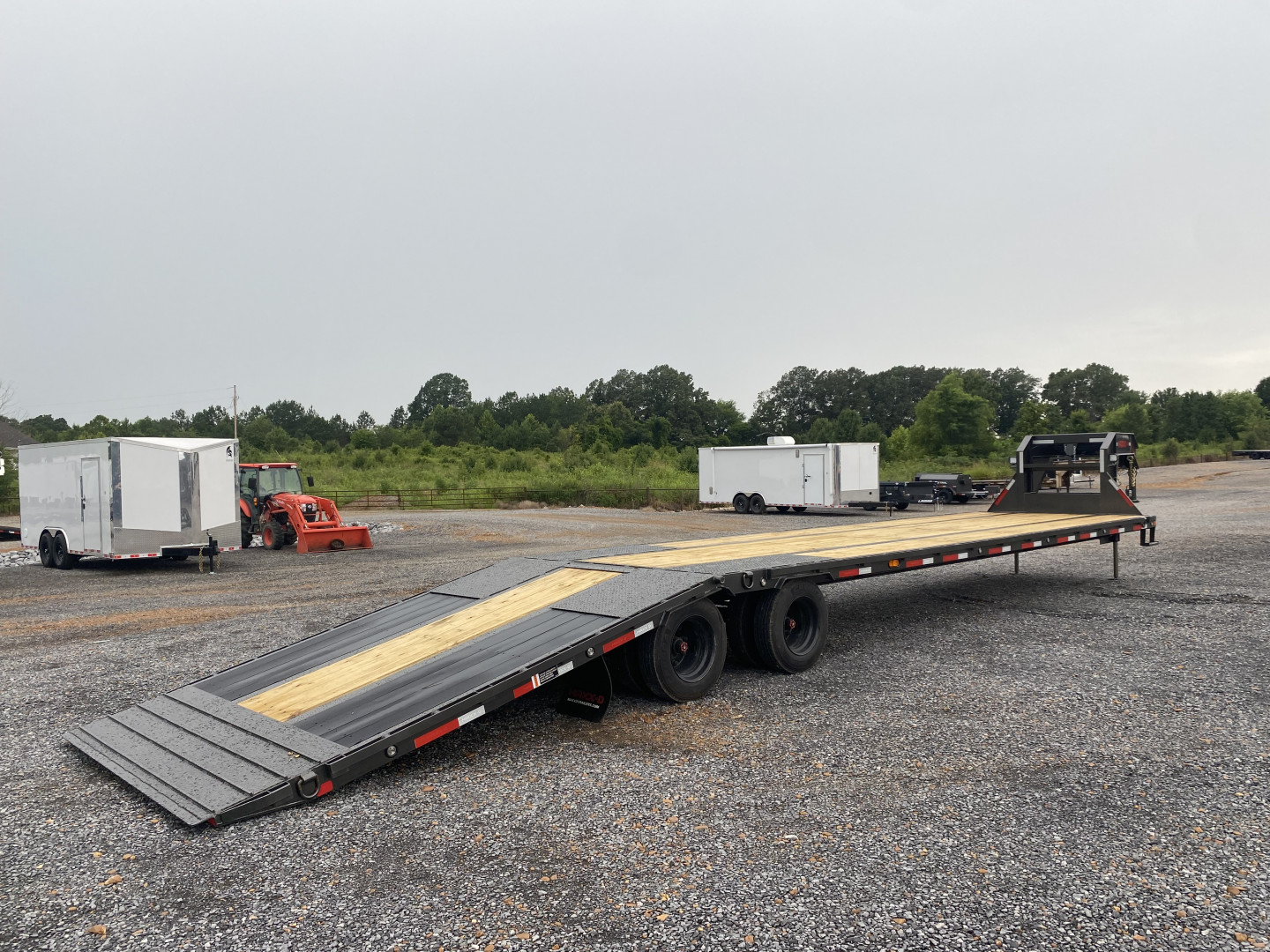 New 2026 MAXXD 40' x 102" 30k Hyd Dove Gooseneck Trailer
