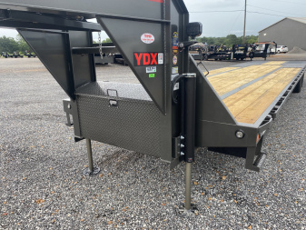 New 2026 MAXXD 40' x 102" 30k Hyd Dove Gooseneck Trailer