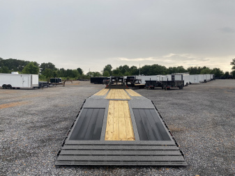 New 2026 MAXXD 40' x 102" 30k Hyd Dove Gooseneck Trailer