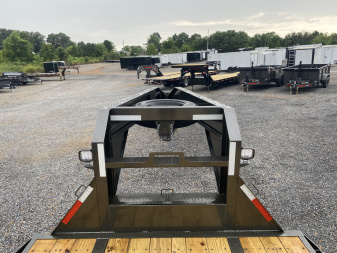 New 2026 MAXXD 40' x 102" 30k Hyd Dove Gooseneck Trailer