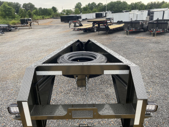 New 2026 MAXXD 40' x 102" 30k Hyd Dove Gooseneck Trailer