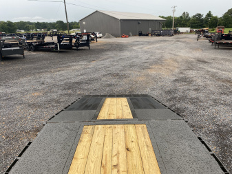 New 2026 MAXXD 40' x 102" 30k Hyd Dove Gooseneck Trailer