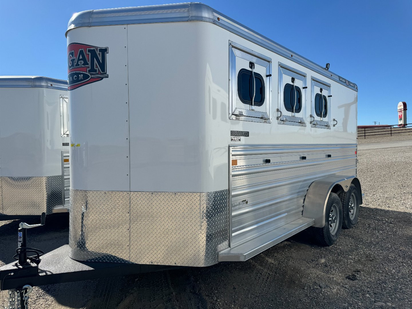 New 2024 LOGAN COACH 3H BULLSEYE BH Horse Trailer