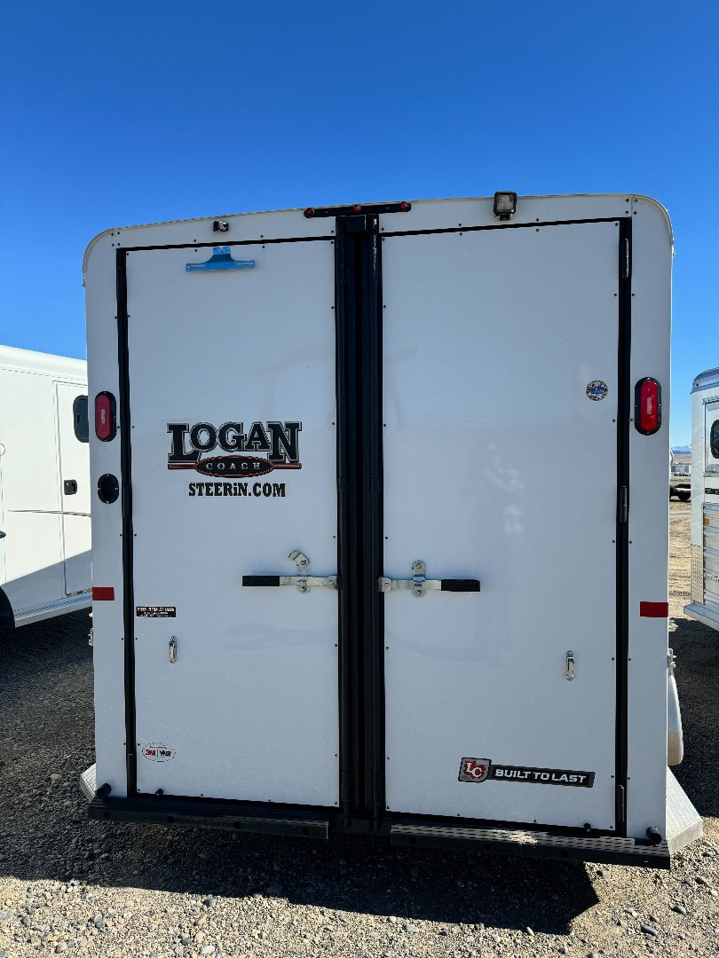 New 2024 LOGAN COACH 3H BULLSEYE BH Horse Trailer