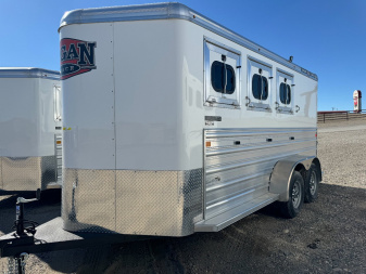 New 2024 LOGAN COACH 3H BULLSEYE BH Horse Trailer