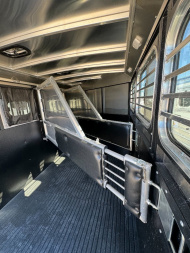 New 2024 LOGAN COACH 3H BULLSEYE BH Horse Trailer