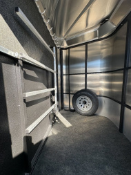 New 2024 LOGAN COACH 3H BULLSEYE BH Horse Trailer