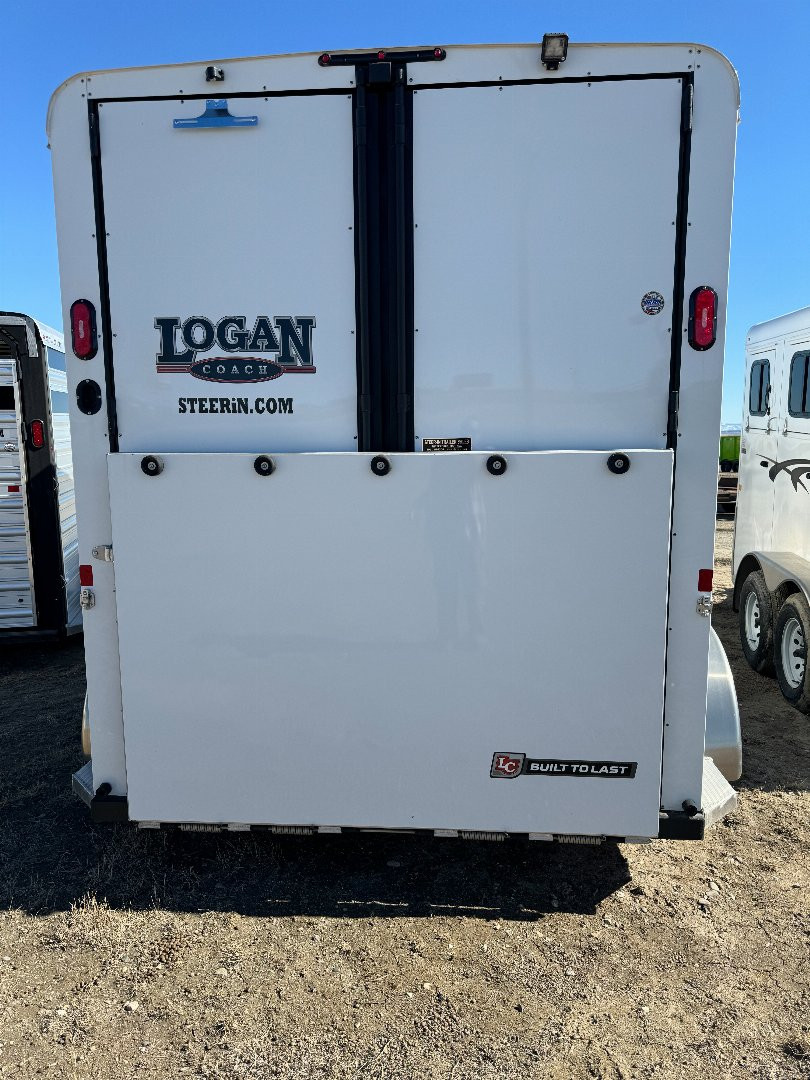 New 2023 LOGAN COACH 2H BULLSEYE STRAIGHT LOAD Horse Trailer