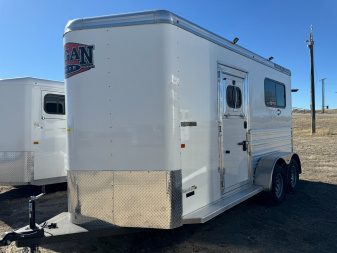 New 2023 LOGAN COACH 2H BULLSEYE STRAIGHT LOAD Horse Trailer