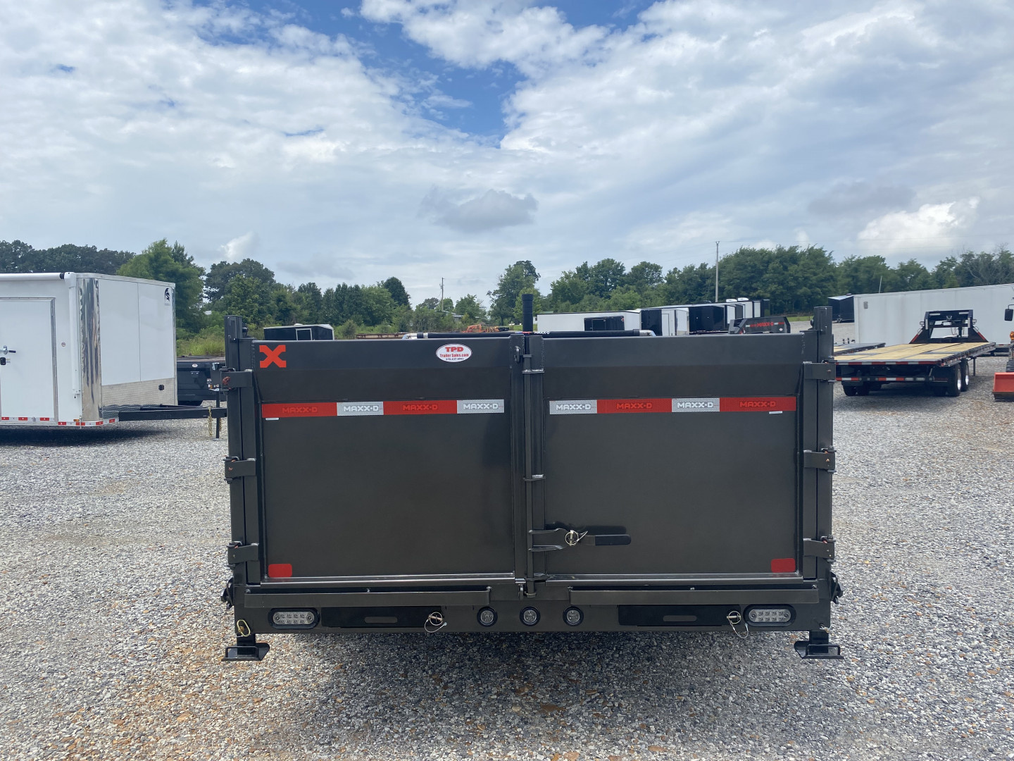 New 2026 MAXXD Dump Trailer | 16' x 83" 17.5K GVWR