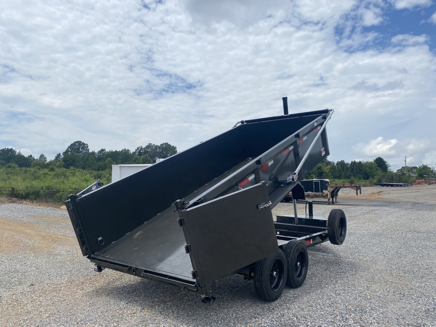 New 2026 MAXXD Dump Trailer | 16' x 83" 17.5K GVWR