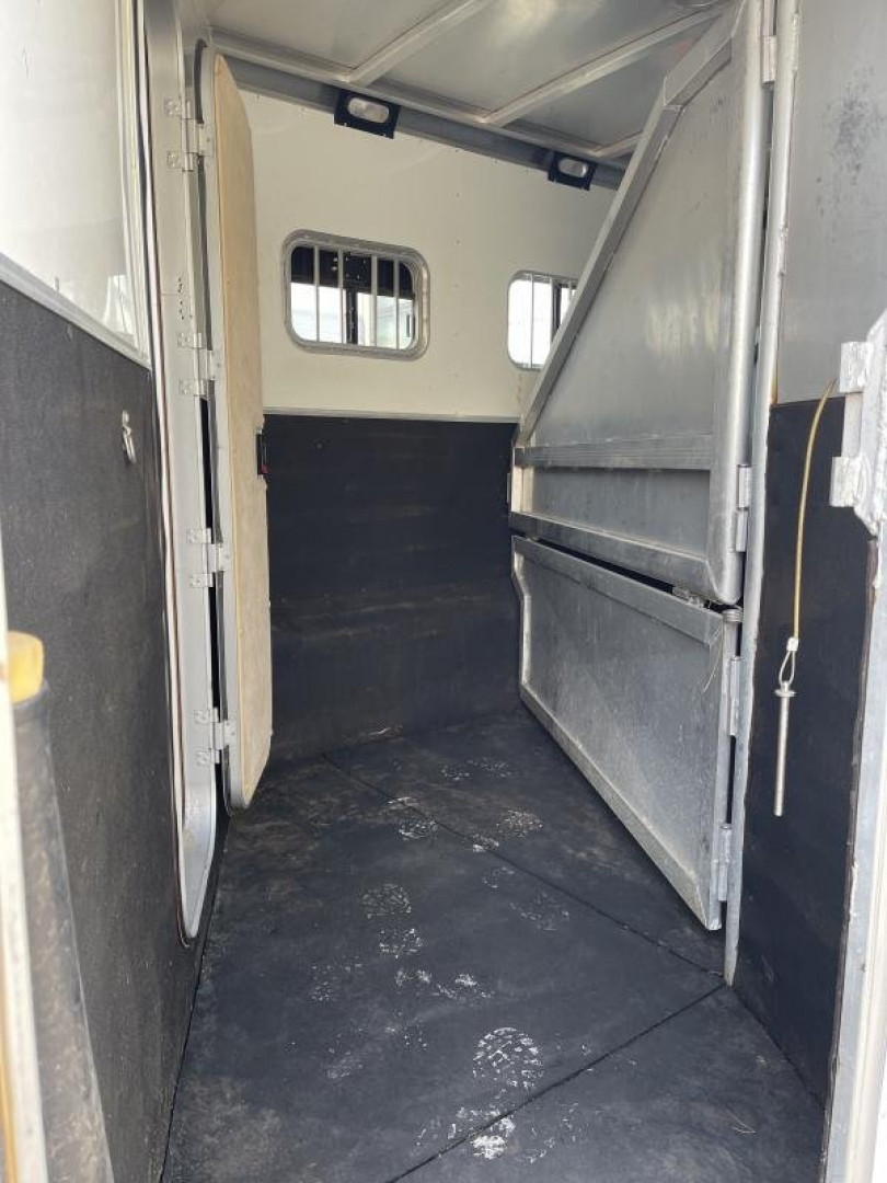 Used 2006 Exiss Trailers 3H LQ Horse Trailer