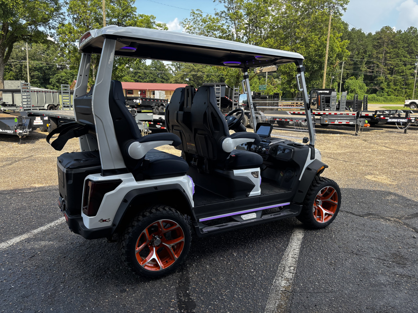 New 2025 Evolution Electric Vehicles XT4 Golf Cart