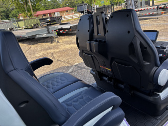New 2025 Evolution Electric Vehicles XT4 Golf Cart