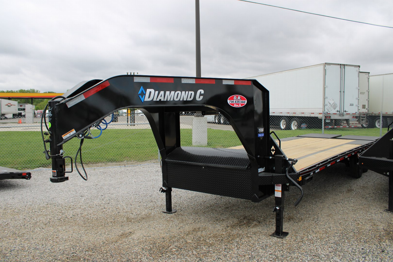 New 2025 Diamond C Trailers 25' MR 15.5K GVWR GOOSENECK EQUIPMENT TRAILER 48197 Equipment Trailer