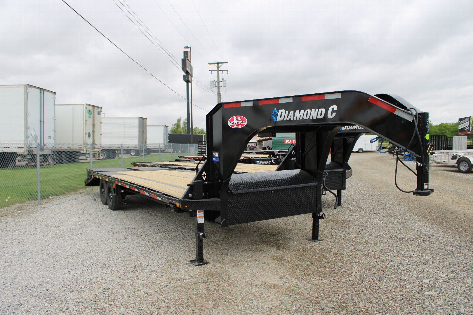 New 2025 Diamond C Trailers 25' MR 15.5K GVWR GOOSENECK EQUIPMENT TRAILER 48197 Equipment Trailer
