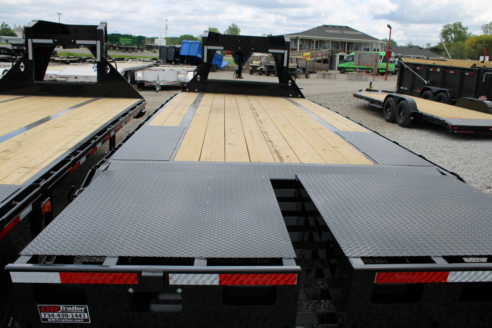 New 2025 Diamond C Trailers 25' MR 15.5K GVWR GOOSENECK EQUIPMENT TRAILER 48197 Equipment Trailer