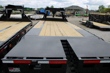 New 2025 Diamond C Trailers 25' MR 15.5K GVWR GOOSENECK EQUIPMENT TRAILER 48197 Equipment Trailer