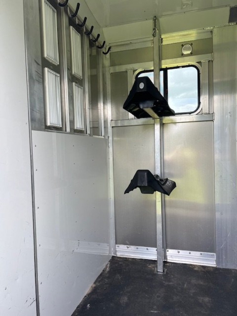 Used 2022 Adam 2+1 with dressing room Horse Trailer