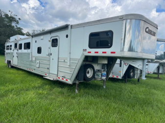 Used 2013 Cimarron Trailers 6 horse head to head w/12' lq and gen Horse Trailer