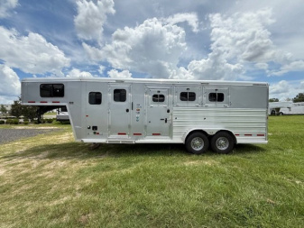 Used 2019 Logan Coach Riot 3 horse weekender Horse Trailer