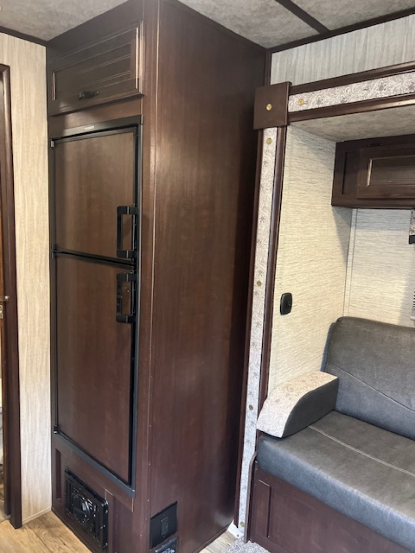 Used 2020 Bison Trailers 7' wide Trail Boss 2 horse w/ 11' lq slide Horse Trailer