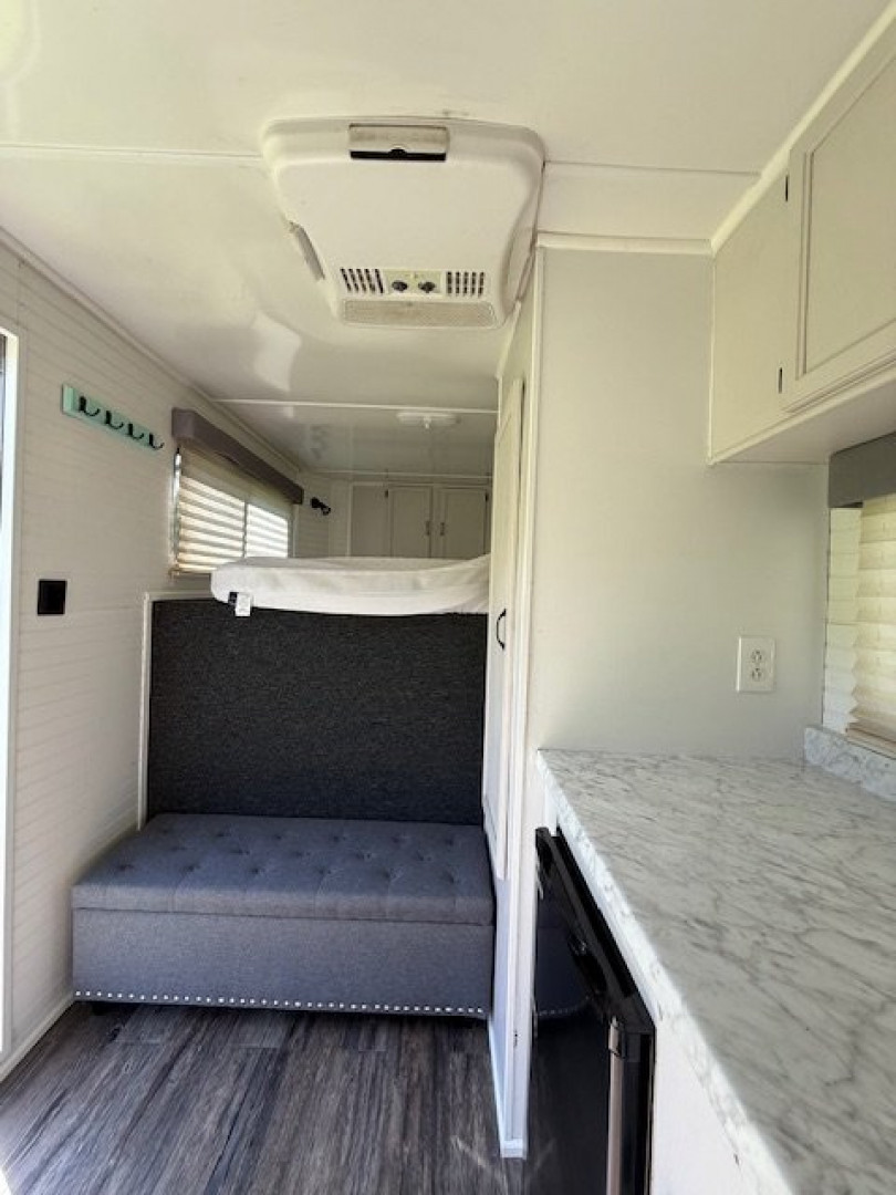 Used 1999 Sundowner 3 horse Adobe with weekender lq Horse Trailer