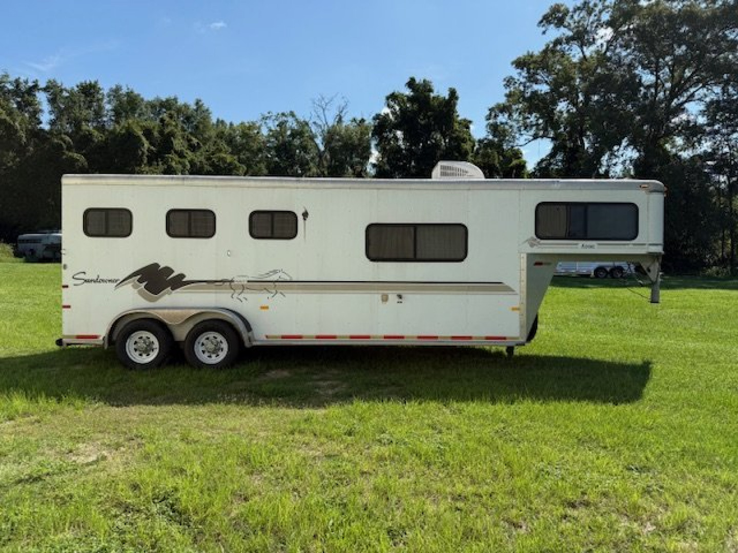 Used 1999 Sundowner 3 horse Adobe with weekender lq Horse Trailer