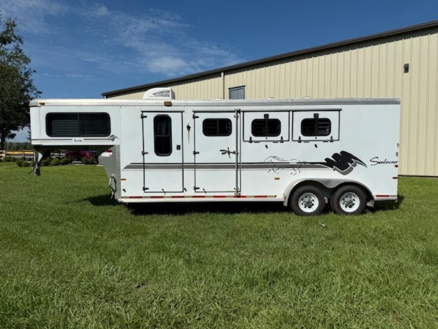 Used 1999 Sundowner 3 horse Adobe with weekender lq Horse Trailer