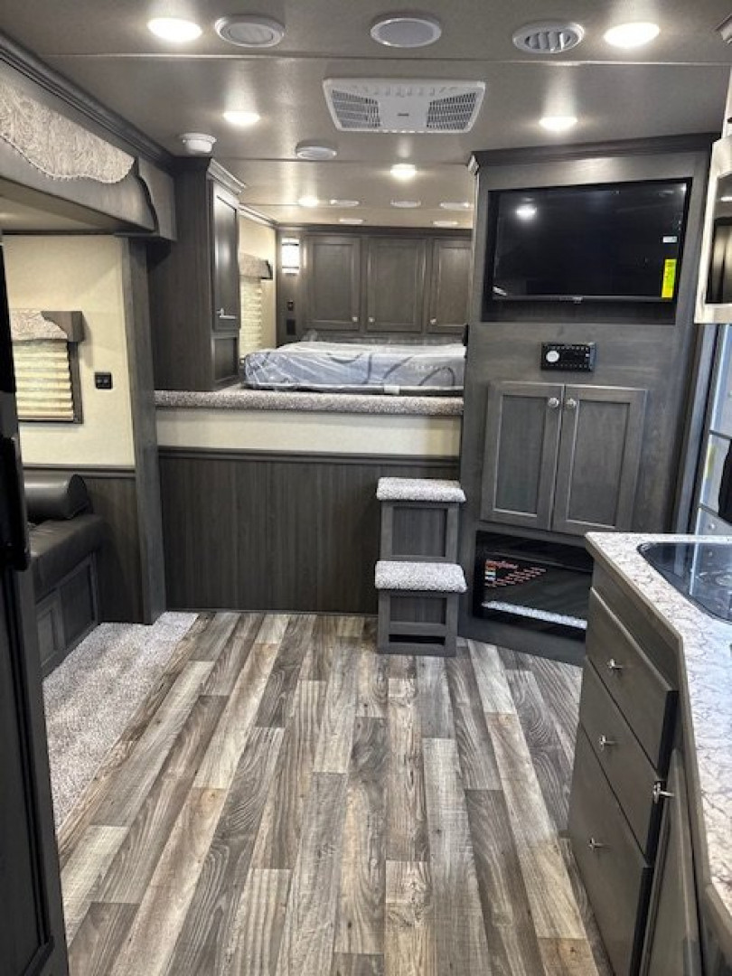 New 2025 Merhow Trailers 8' wide 16' lq w/ bunks midtack and stk Horse Trailer