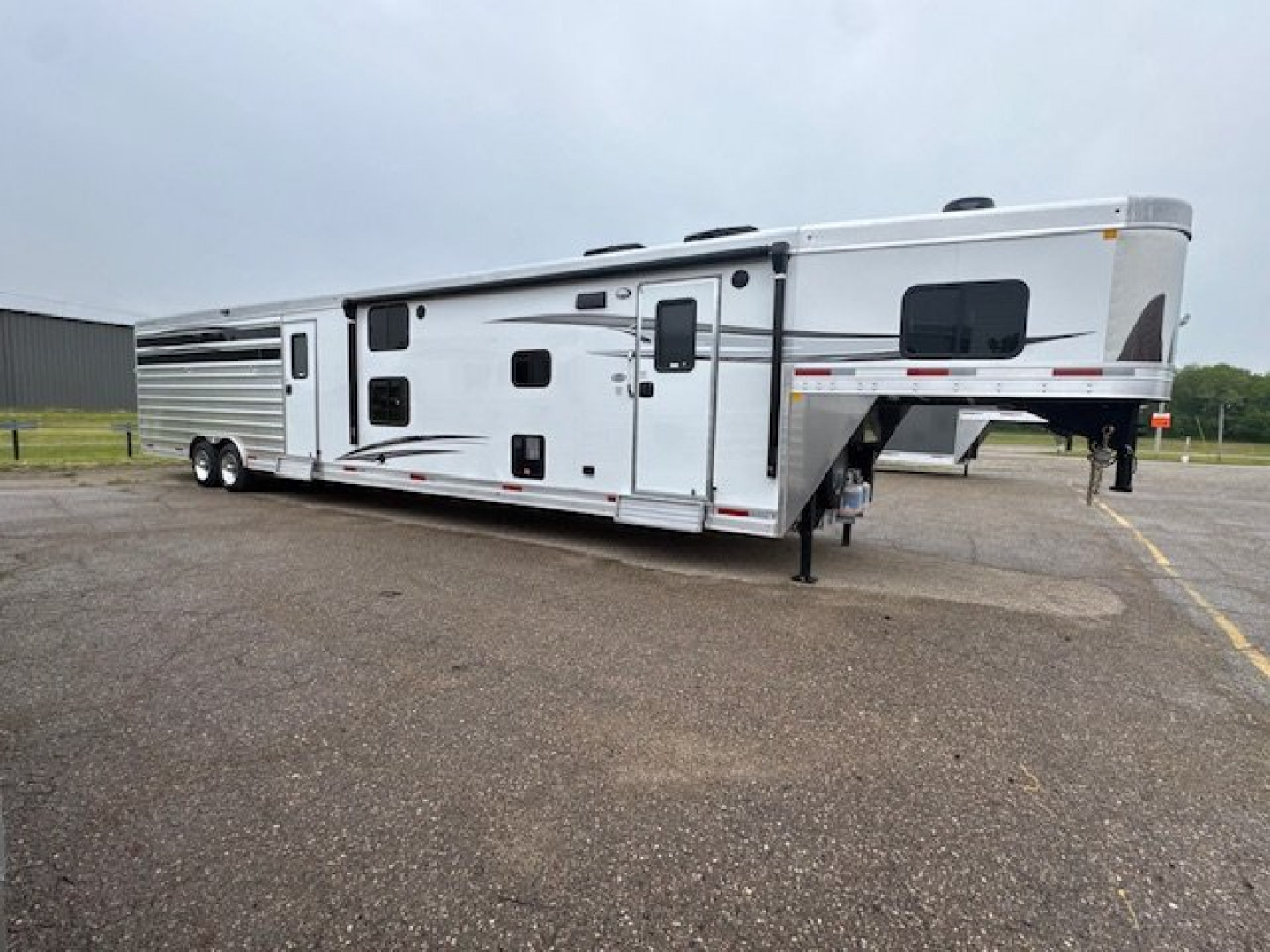 New 2025 Merhow Trailers 8' wide 16' lq w/ bunks midtack and stk Horse Trailer