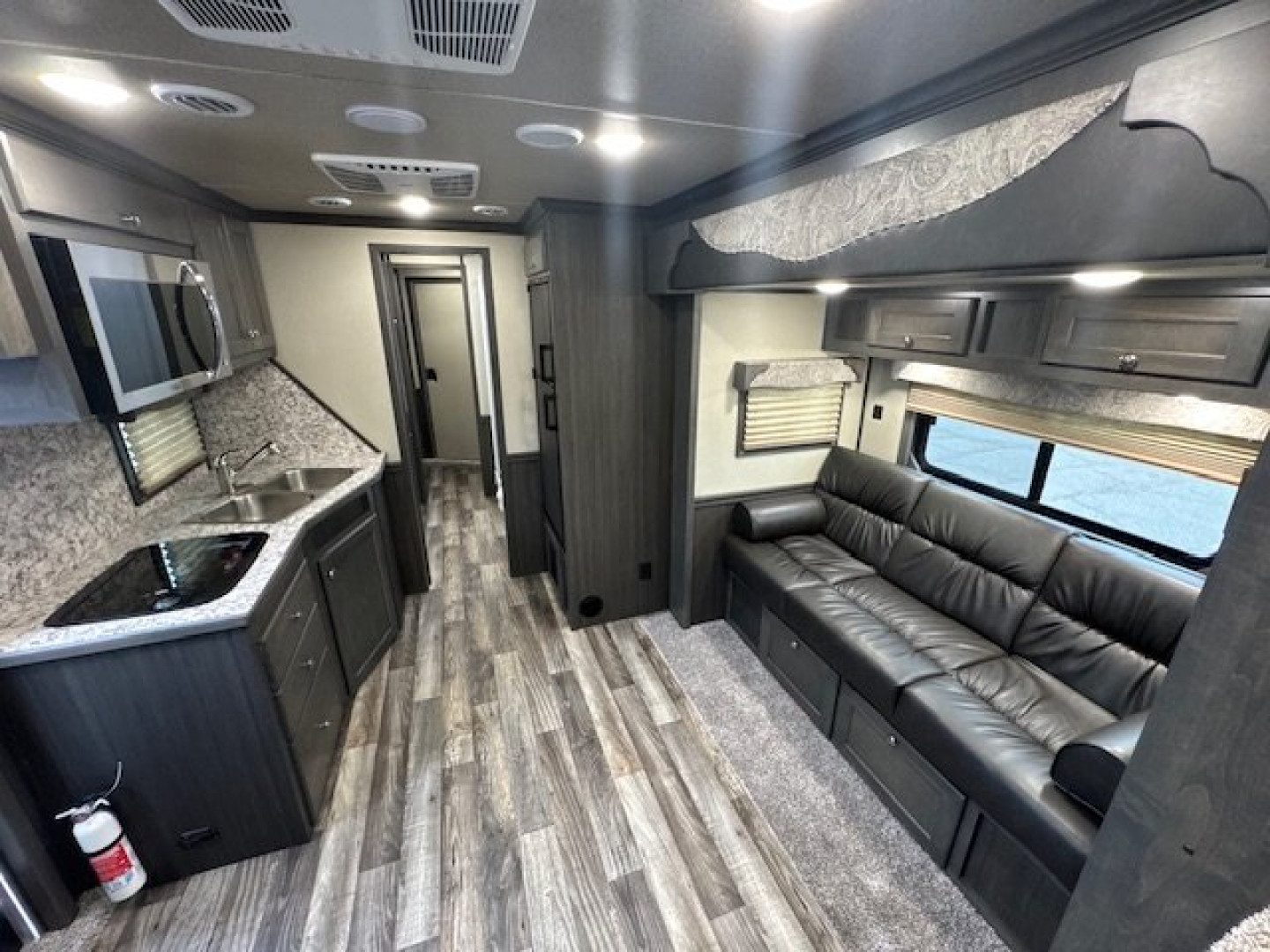 New 2025 Merhow Trailers 8' wide 16' lq w/ bunks midtack and stk Horse Trailer