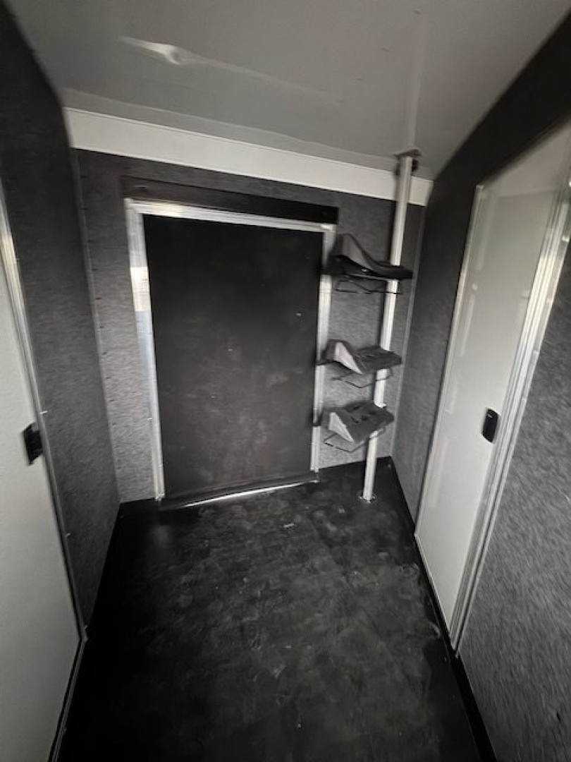 New 2025 Merhow Trailers 8' wide 16' lq w/ bunks midtack and stk Horse Trailer