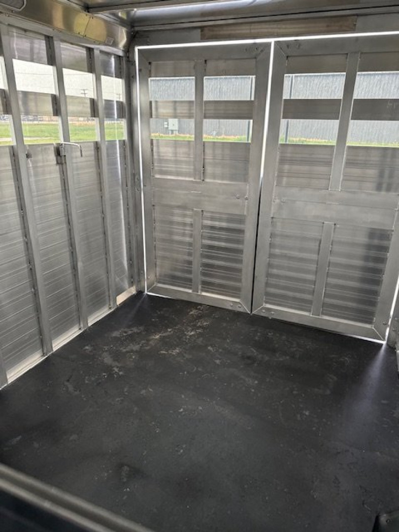 New 2025 Merhow Trailers 8' wide 16' lq w/ bunks midtack and stk Horse Trailer
