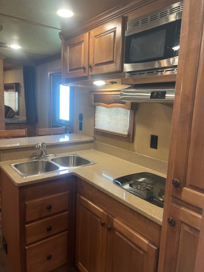 Used 2017 Merhow Trailers 8' wide 3 horse w/ 15' living quarters Horse Trailer