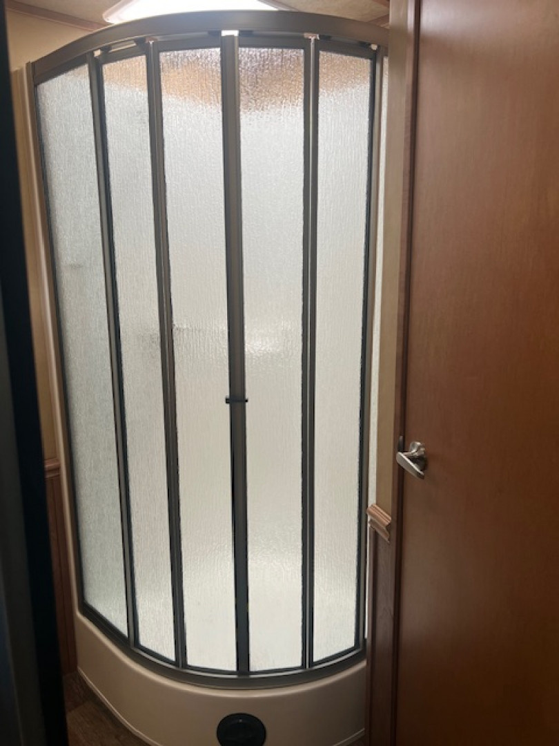 Used 2017 Merhow Trailers 8' wide 3 horse w/ 15' living quarters Horse Trailer