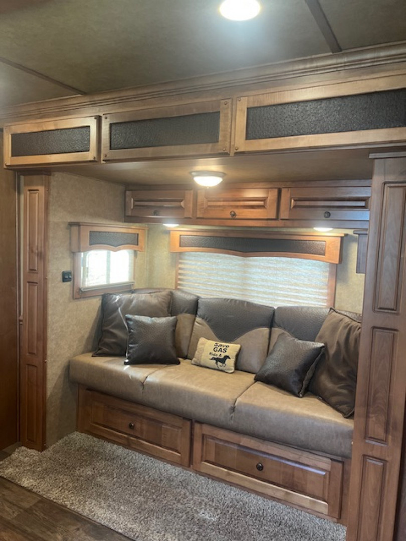 Used 2017 Merhow Trailers 8' wide 3 horse w/ 15' living quarters Horse Trailer