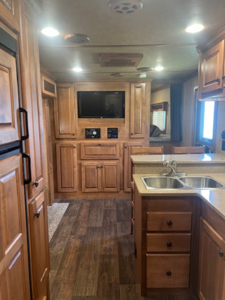 Used 2017 Merhow Trailers 8' wide 3 horse w/ 15' living quarters Horse Trailer