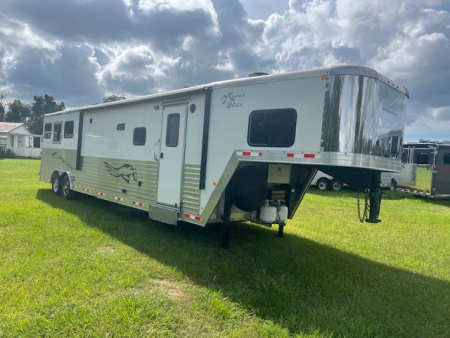 Used 2017 Merhow Trailers 8' wide 3 horse w/ 15' living quarters Horse Trailer