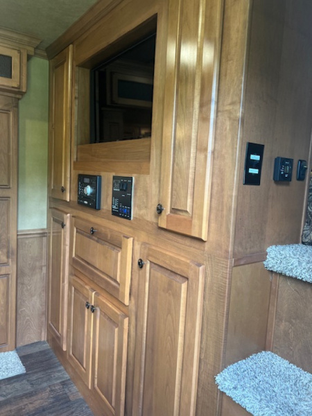 Used 2017 Merhow Trailers 8' wide 3 horse w/ 15' living quarters Horse Trailer