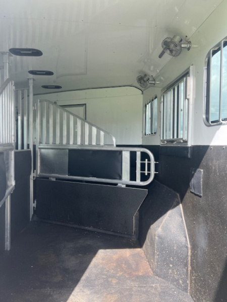 Used 2017 Merhow Trailers 8' wide 3 horse w/ 15' living quarters Horse Trailer