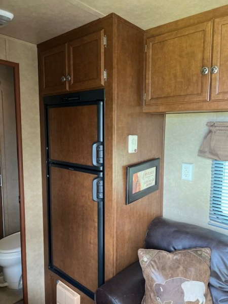 Used 2014 Bison Trailers 3 horse w/ 10' living quarters Horse Trailer