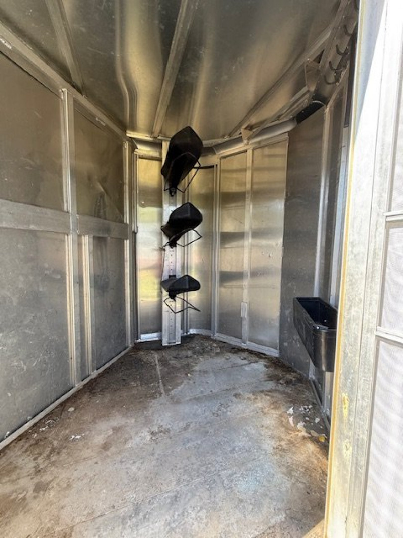 Used 2005 Featherlite Trailers 3 horse slant load bumper pull Horse Trailer