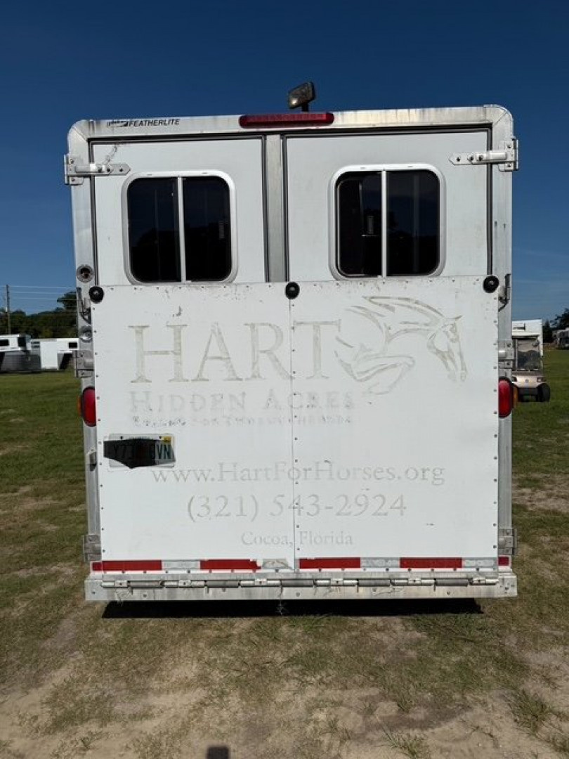 Used 2005 Featherlite Trailers 3 horse slant load bumper pull Horse Trailer