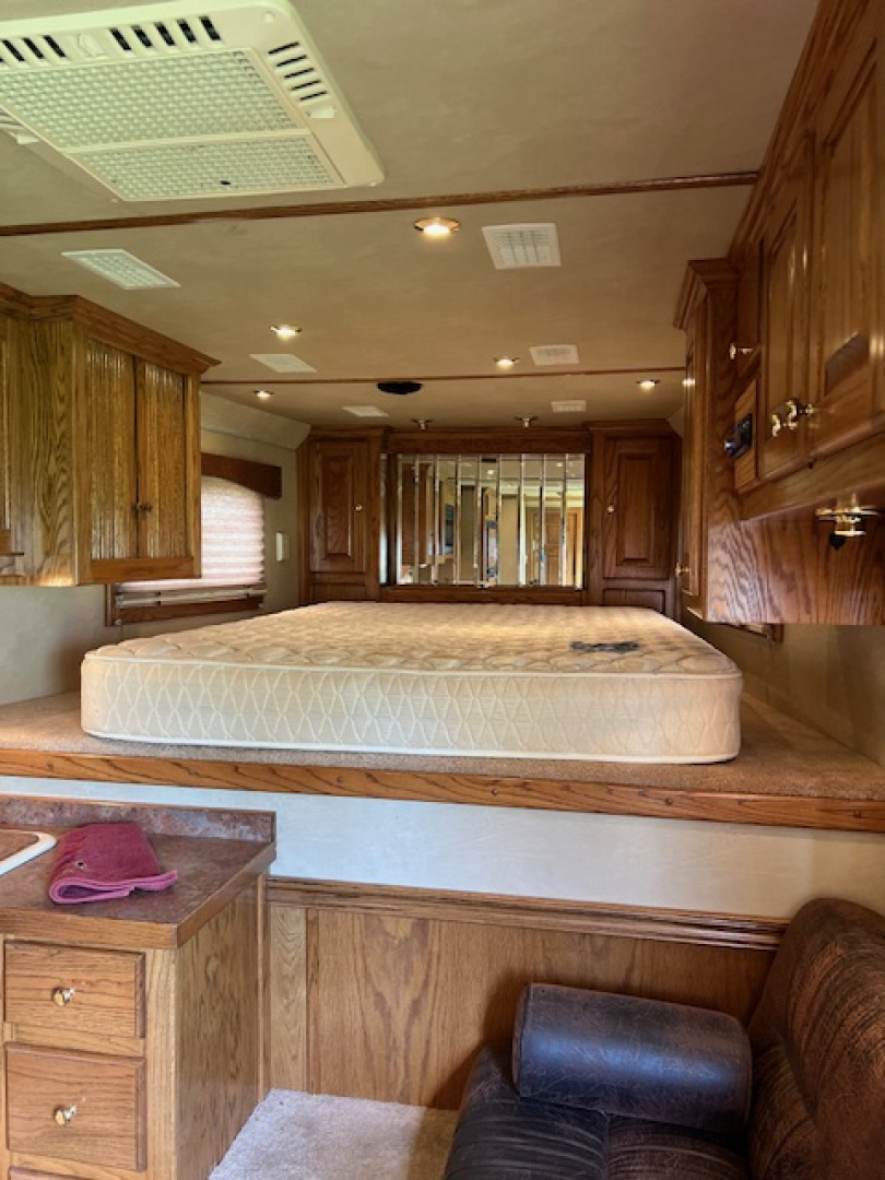 Used 2004 4-Star Trailers 8' wide 3 horse w/ 11' lq and gen Horse Trailer