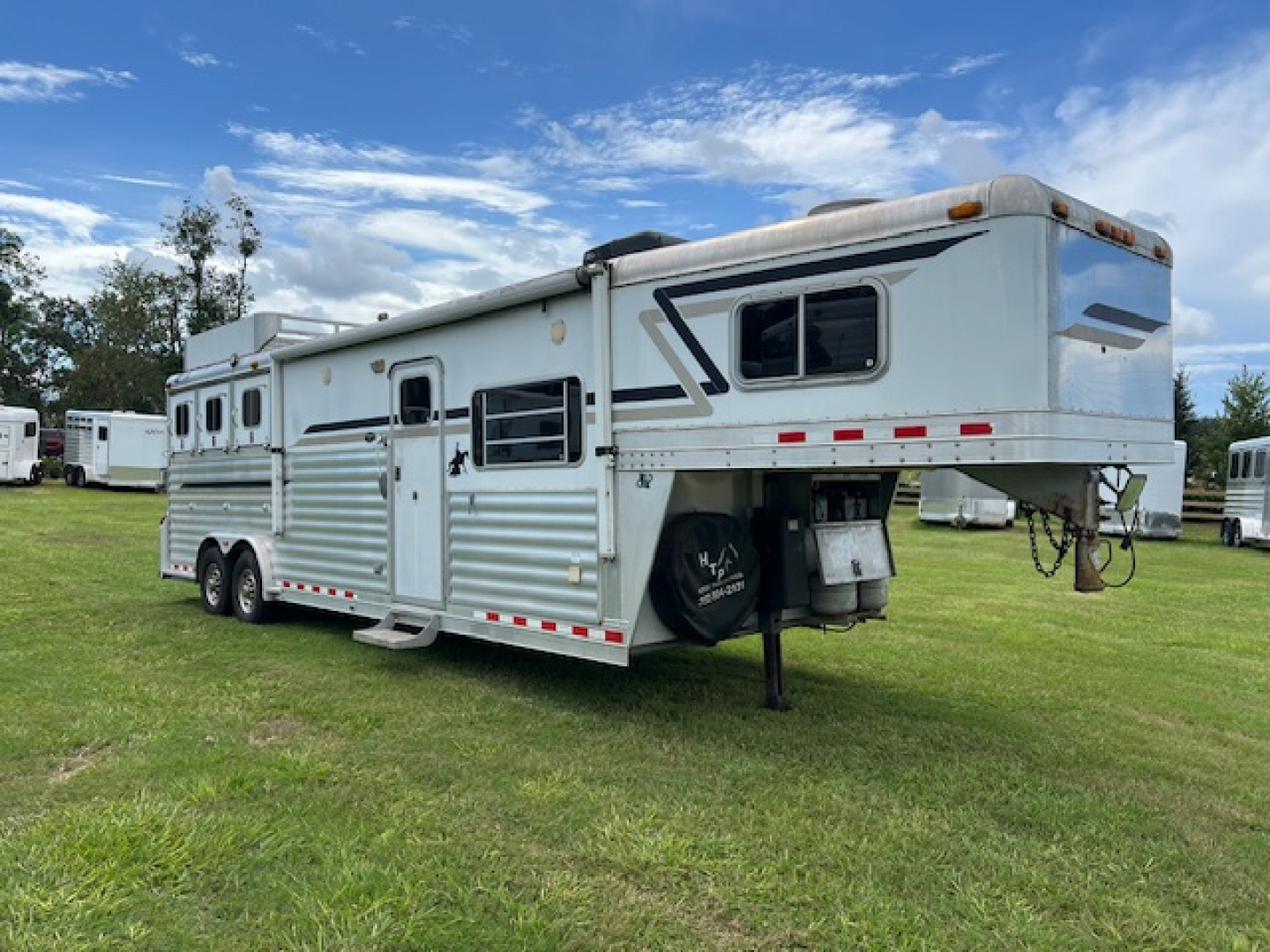 Used 2004 4-Star Trailers 8' wide 3 horse w/ 11' lq and gen Horse Trailer
