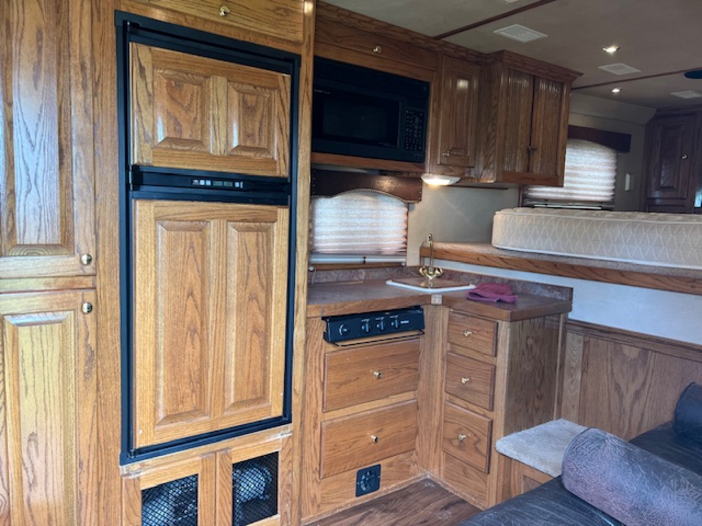 Used 2004 4-Star Trailers 8' wide 3 horse w/ 11' lq and gen Horse Trailer