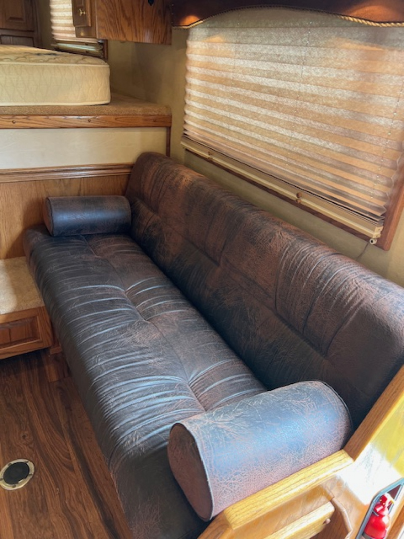 Used 2004 4-Star Trailers 8' wide 3 horse w/ 11' lq and gen Horse Trailer