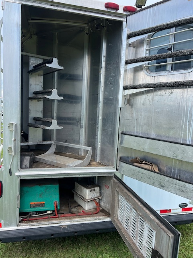 Used 2004 4-Star Trailers 8' wide 3 horse w/ 11' lq and gen Horse Trailer