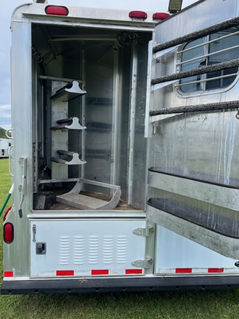Used 2004 4-Star Trailers 8' wide 3 horse w/ 11' lq and gen Horse Trailer